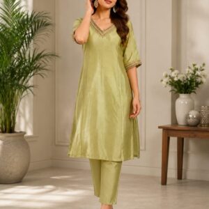 Embroidered Pista Set